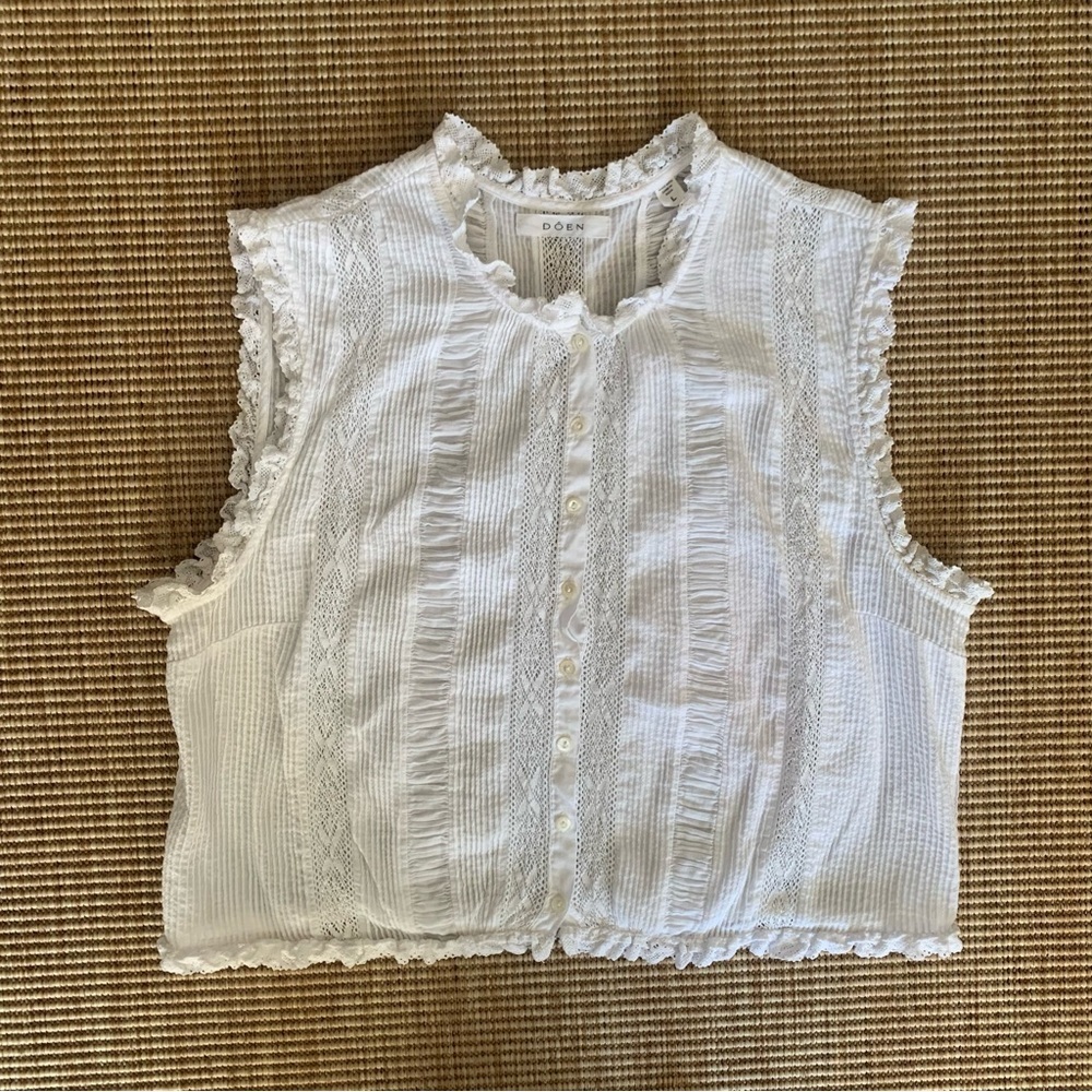 Doen Hallie Cotton Lace Ruffle Button Sleeveless Crop Blouse Top Salt White